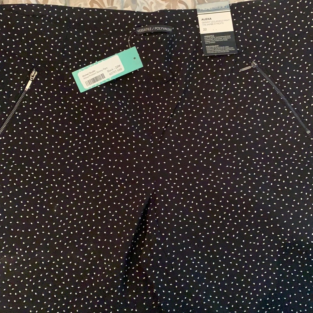 Black polka dot skinny pants!
